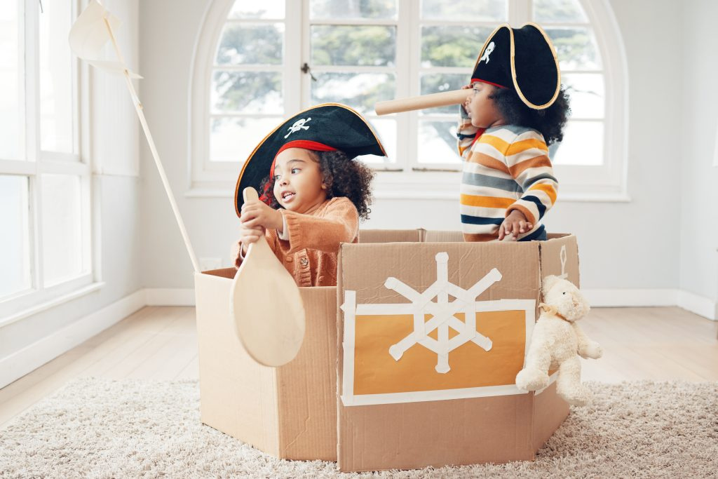 47528playing-box-boat-and-pirate-children-role-play-f-2023-04-11-22-28-09-utc-1-1024x683.jpg